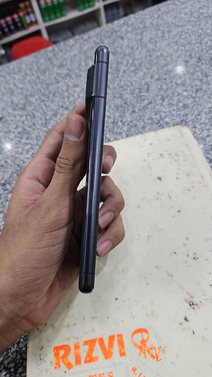 Google Pixel 7 only mobile 3