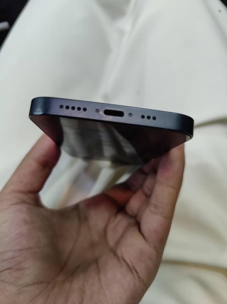 Apple iPhone 13 2