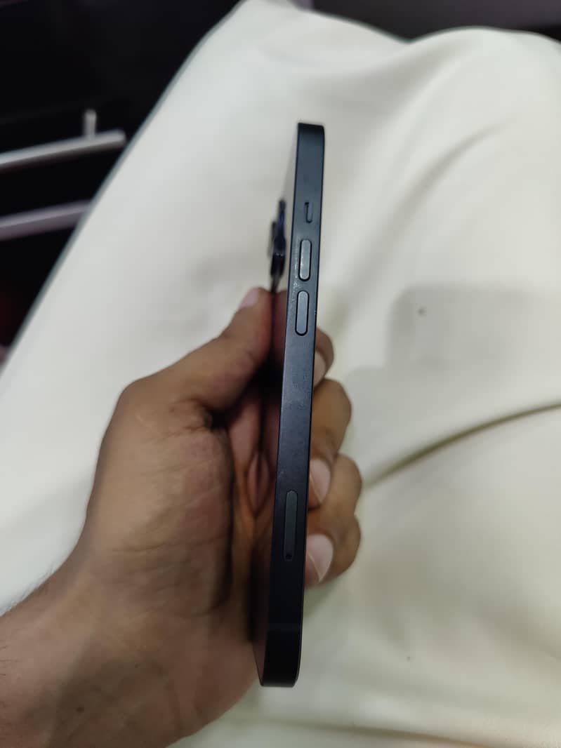 Apple iPhone 13 4