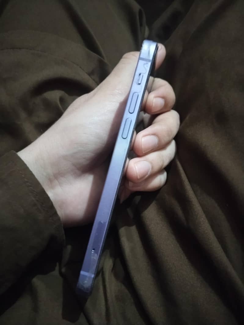 Apple iPhone 12 2