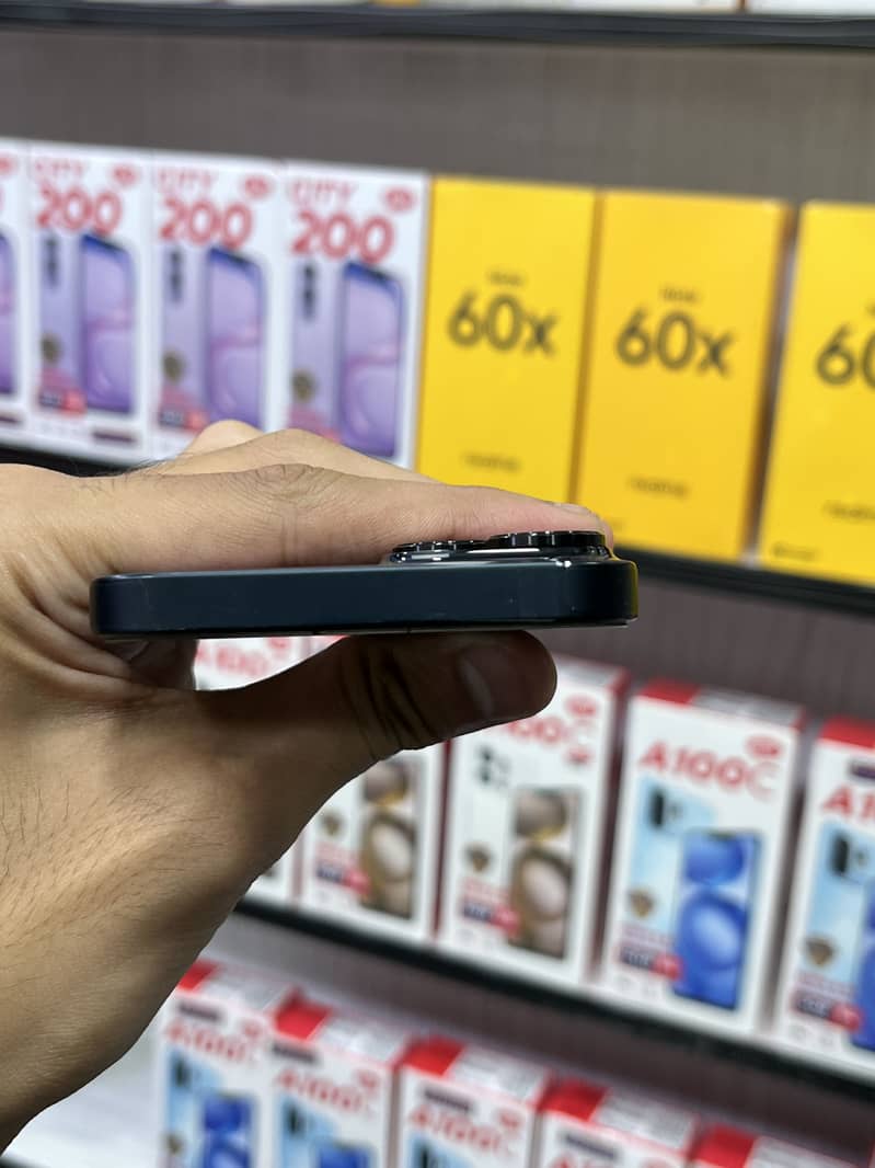 Apple iPhone 14 3