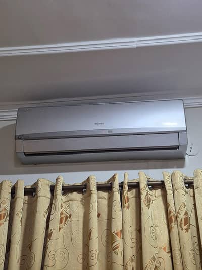 1.5 Ton Gree Inverter AC