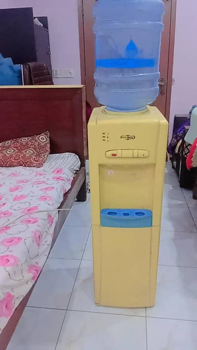water dispenser with refrigerator