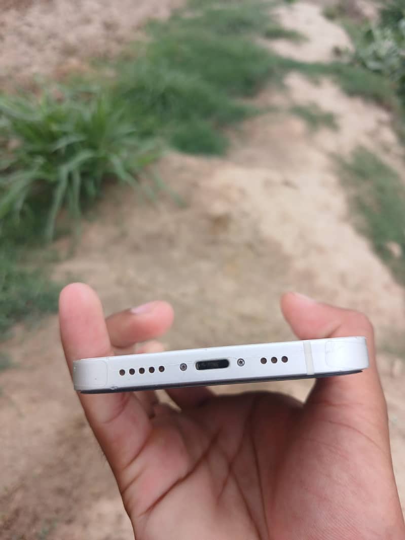 iPhone 12 4
