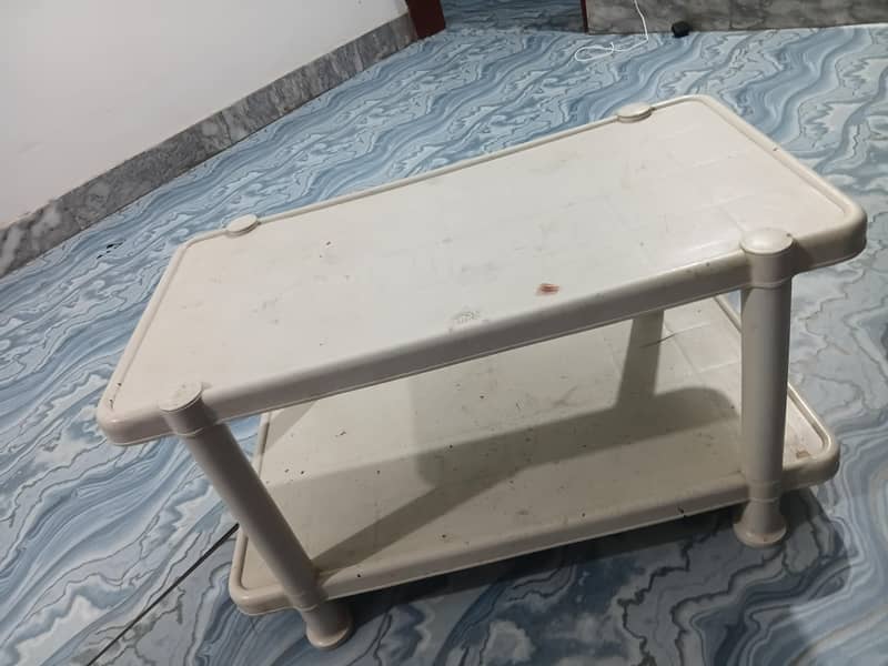 white table 0