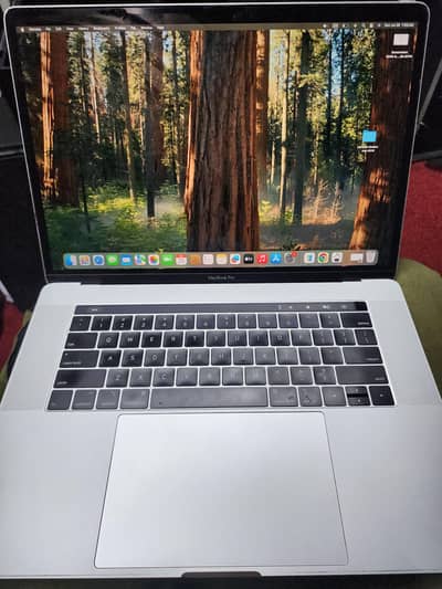 Macbook PRO i7  4GB graphics 16/256