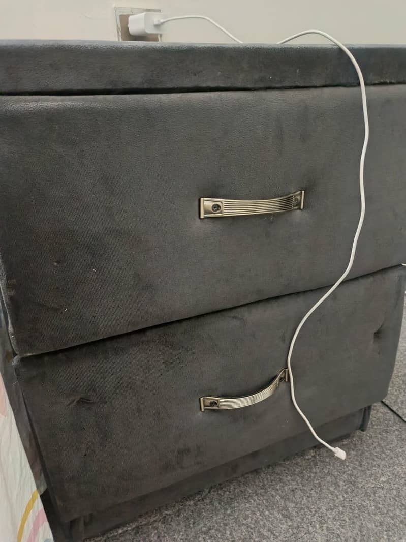 single Bed with 2 side tables 1