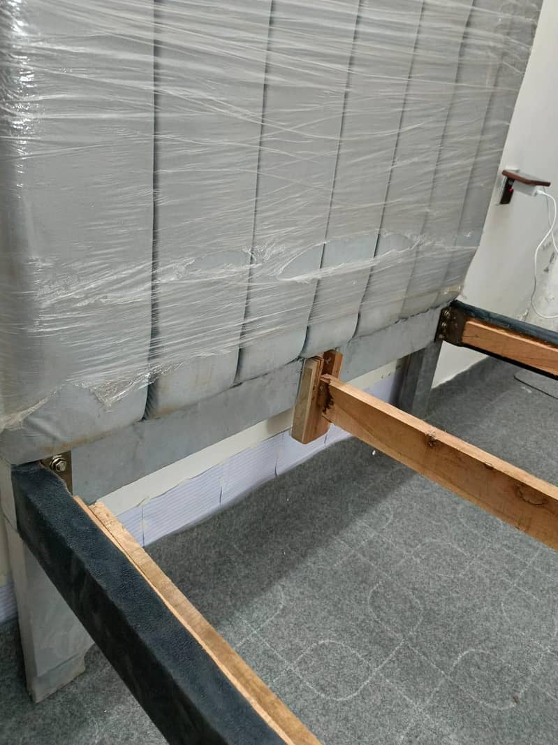 single Bed with 2 side tables 5