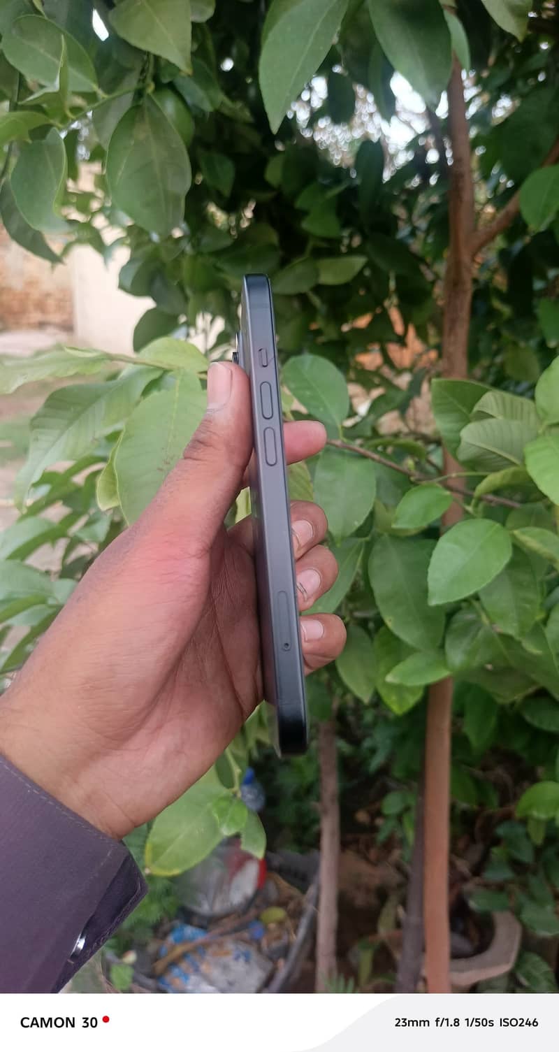 Apple iPhone 15 5