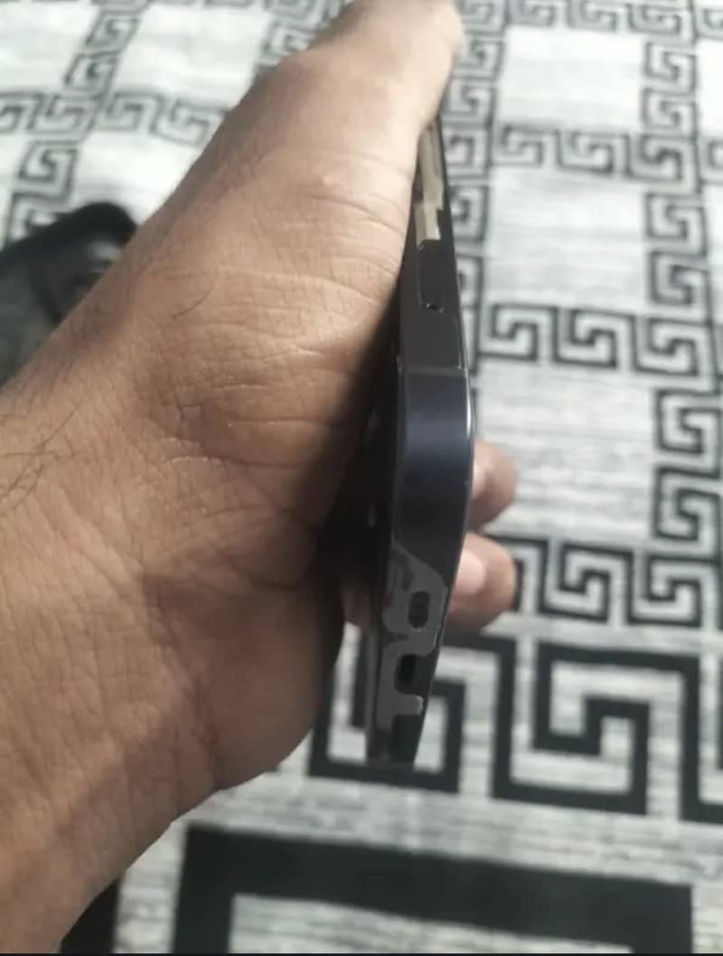 Apple iPhone 12 3