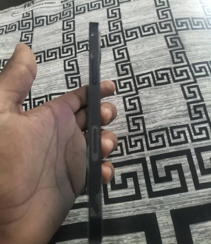 Apple iPhone 12 4