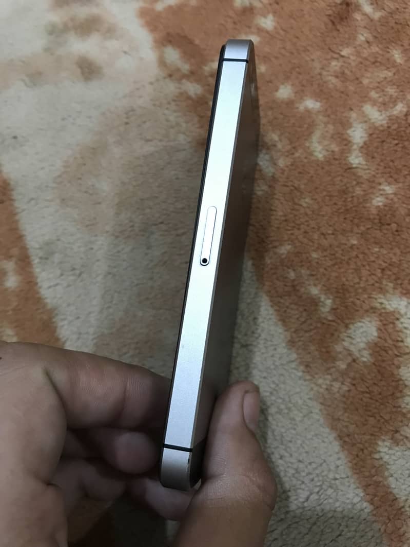 Apple iPhone SE 14