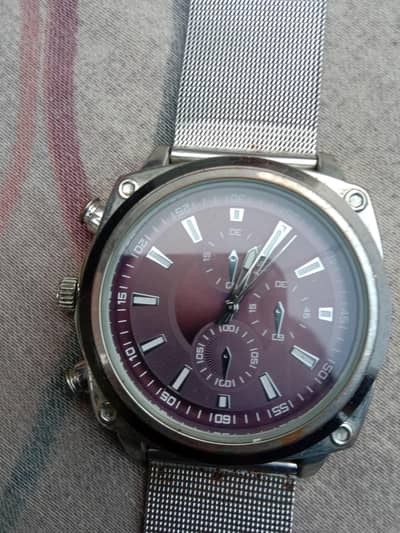 Men maroon dial charonger stycle