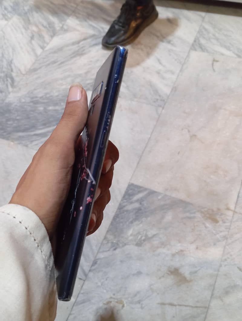 Samsung Mobile Note 9 6