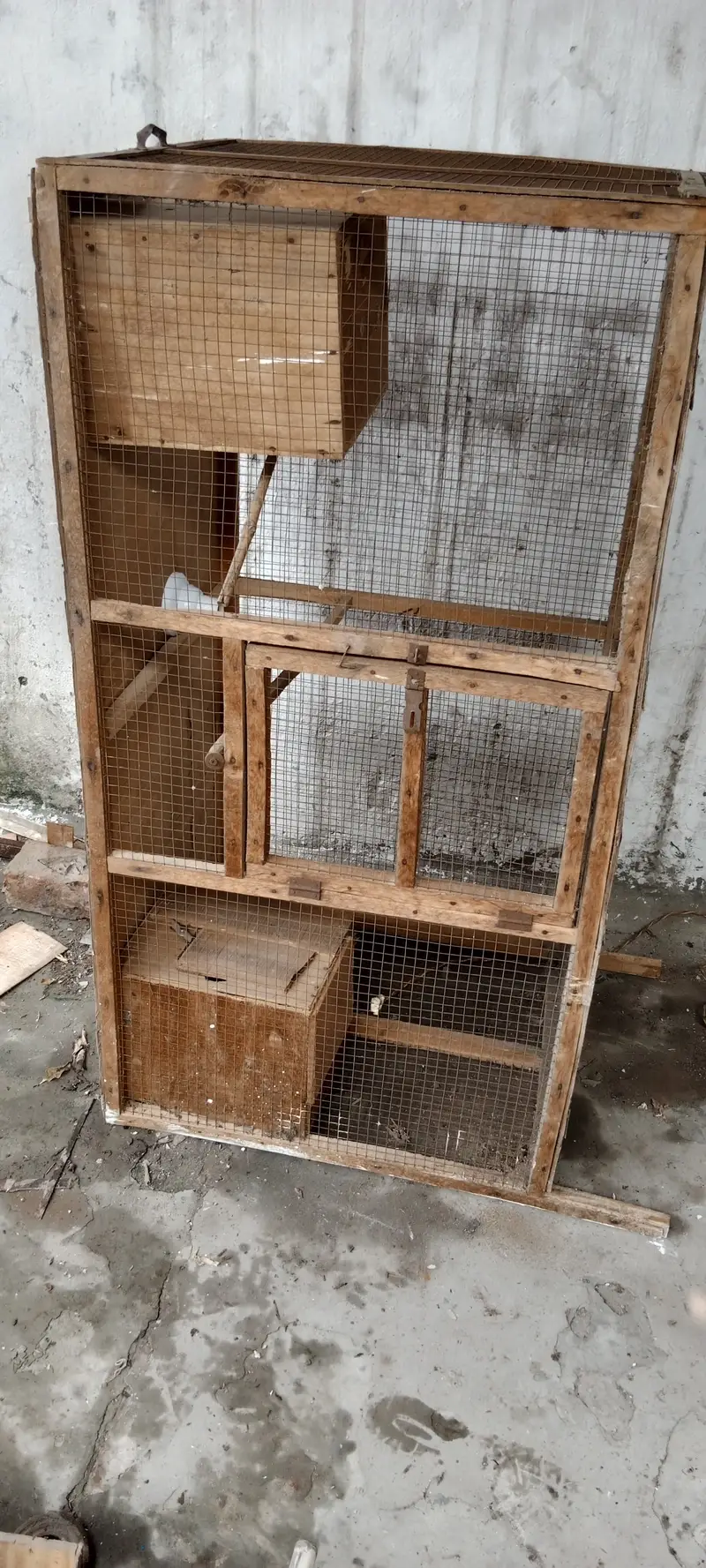48x24x30 Inch Wooden Used Parrot cage with bulb outlet — photo 3