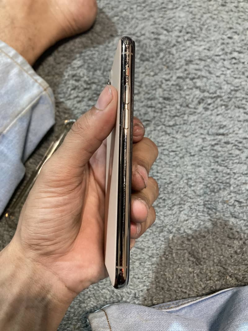 Apple iPhone 11 Pro 4