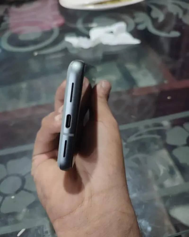 Google Pixel 8 4