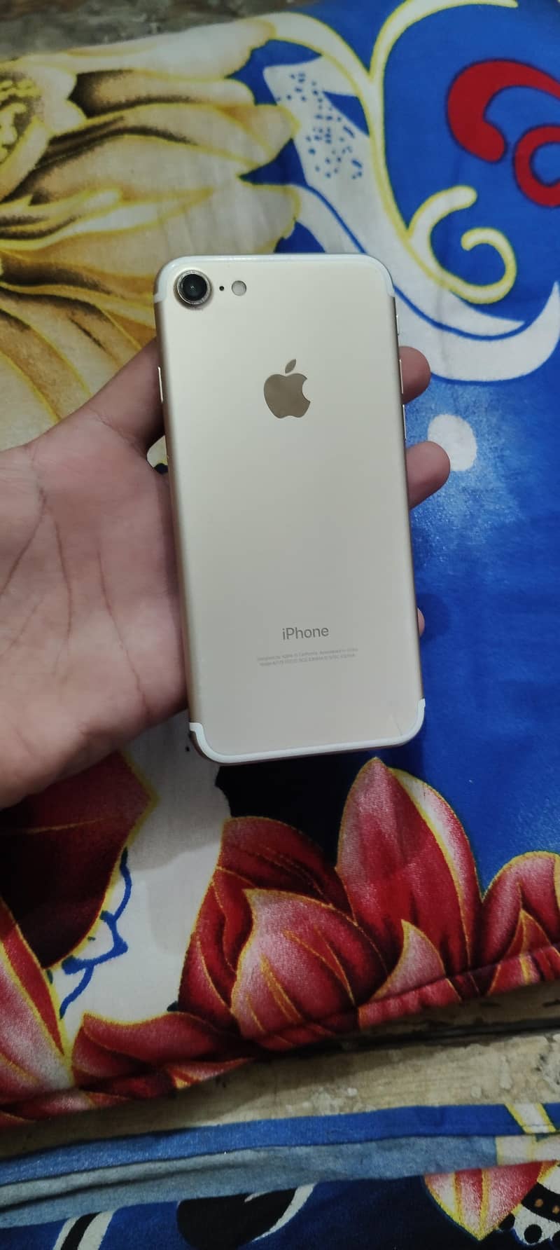 Apple iPhone 7 0