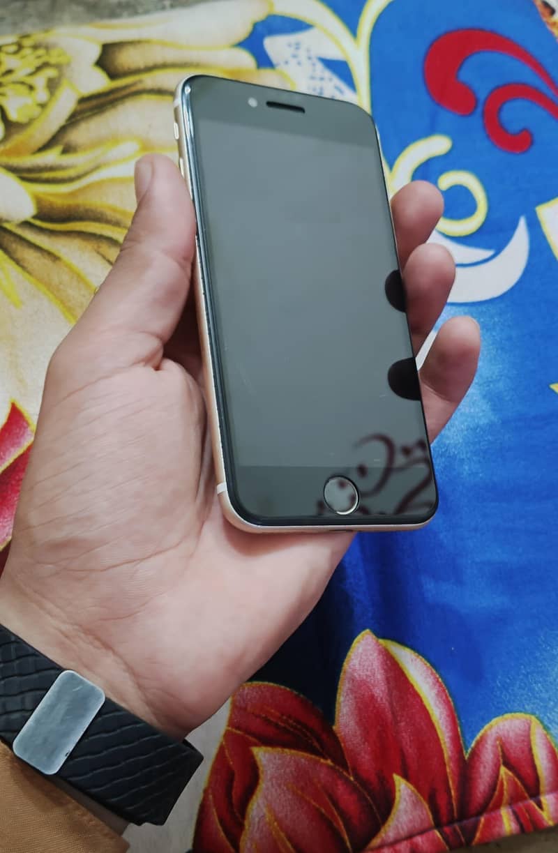 Apple iPhone 7 2