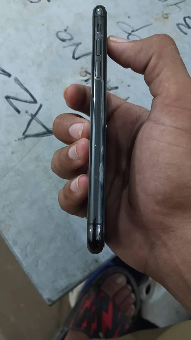 Apple iPhone X 4