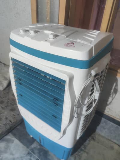 1 Year used hai condition 10%9 full size very cool and faast trow