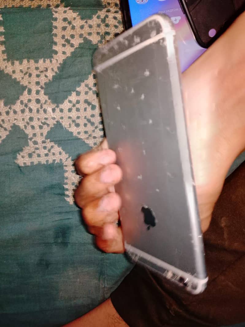 Apple iPhone 6S Plus 4