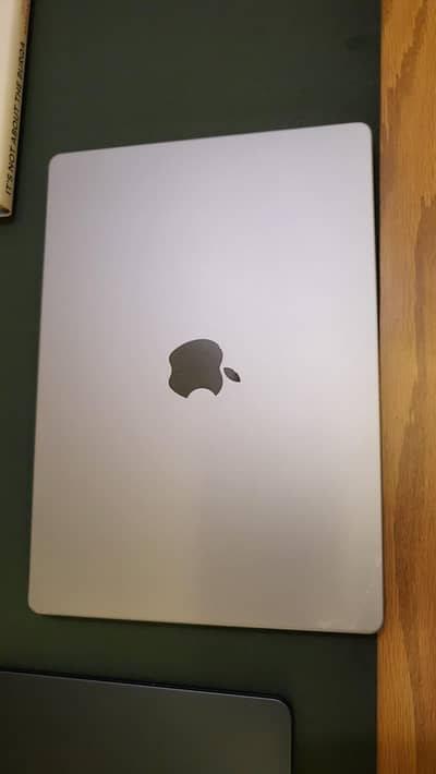 Macbook Pro | M1 Pro chip | 16gb Ram | 512 GB | 14 inch 120Hz display