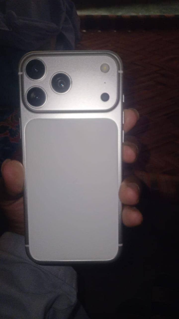 Apple iPhone 17 Pro Max 3