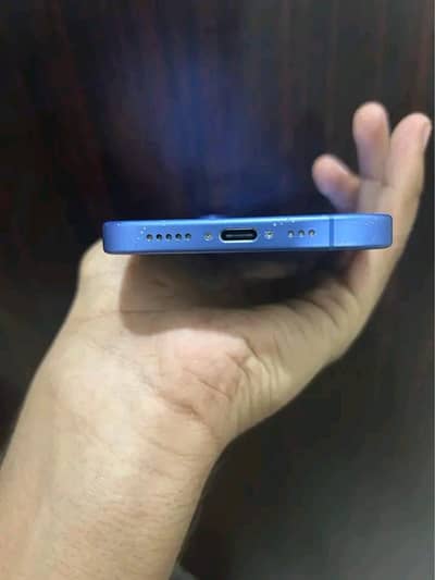 Apple iPhone 16