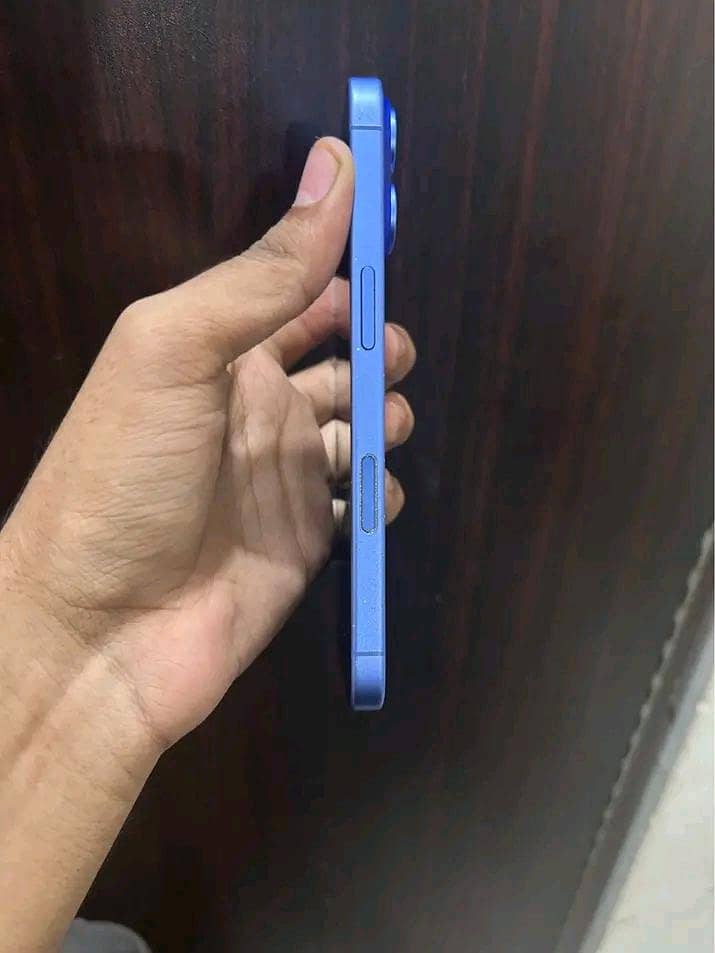Apple iPhone 16 2