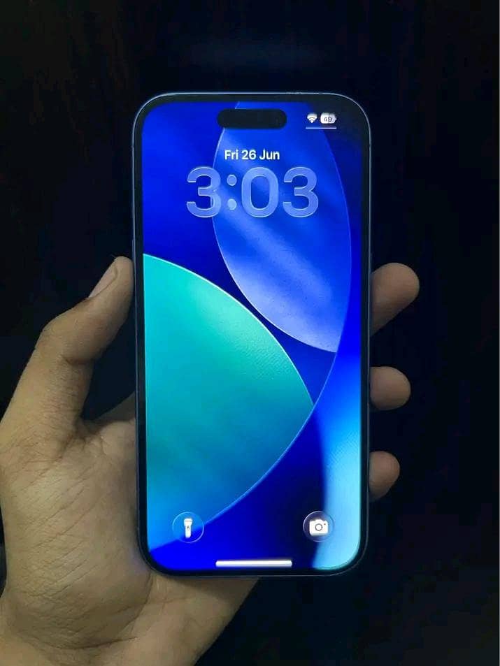Apple iPhone 16 3