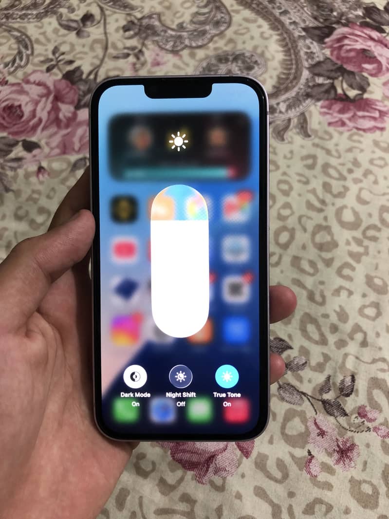iPhone 14 3