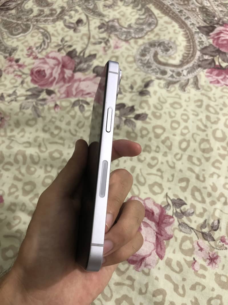 iPhone 14 7