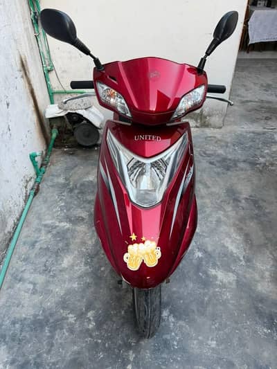 United 100 CC Scooty
