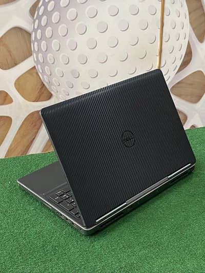 Dell. percision. 7520. core i7 6th generation HQ 8gb ram 256gb ssd laptop