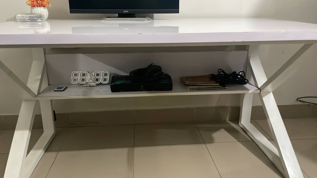 White Table 0