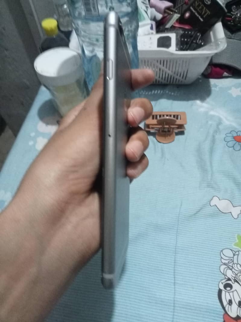 Apple iPhone 6 Plus 3
