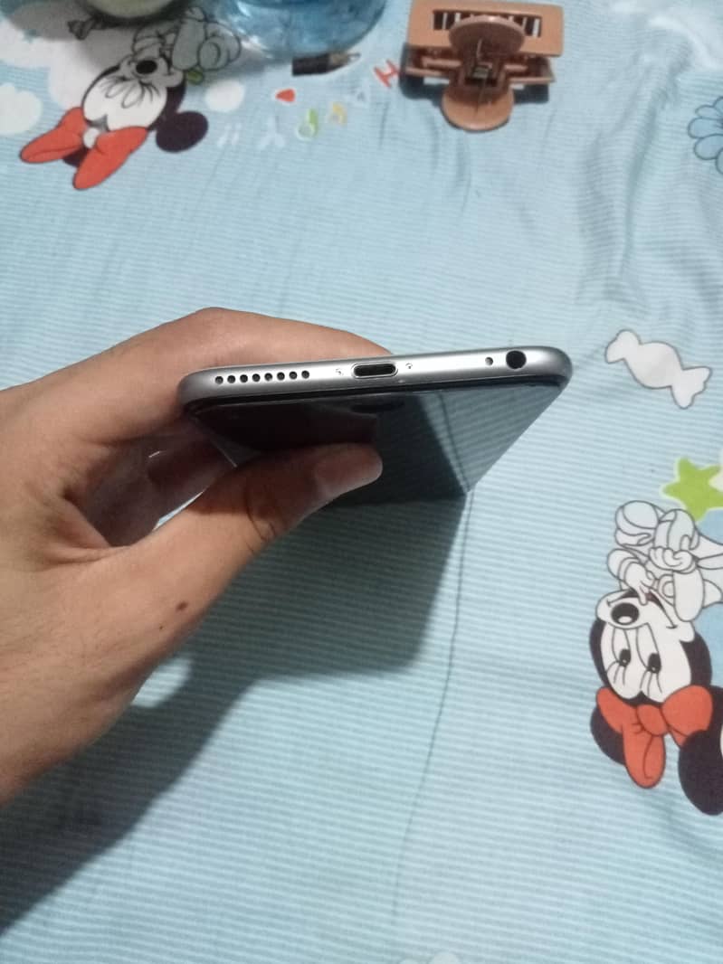 Apple iPhone 6 Plus 4