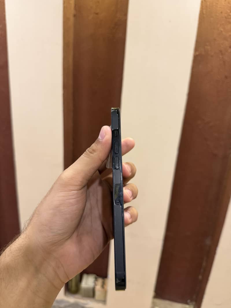 Apple iPhone 14 Pro Max 1