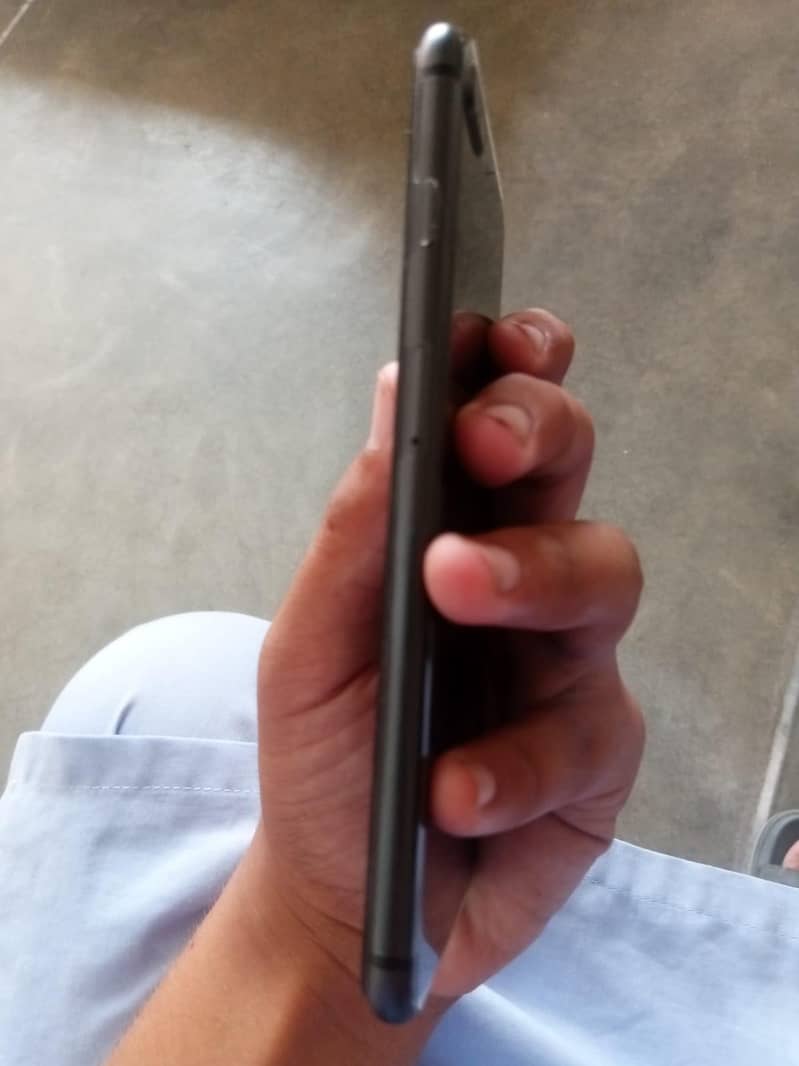Apple iPhone 8 Plus 3