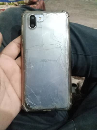 aquos r2