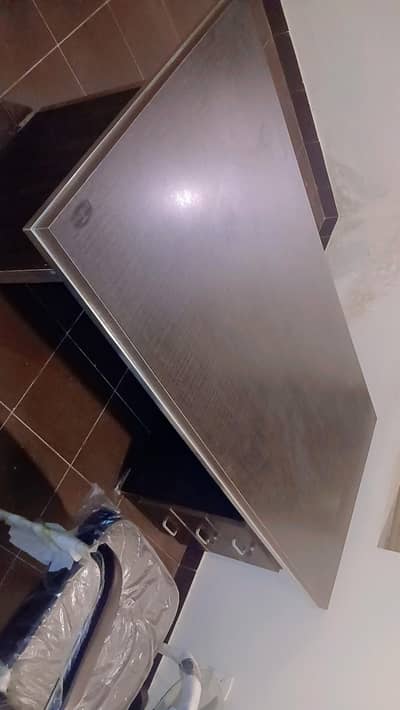 office table 10/10 urgent sale