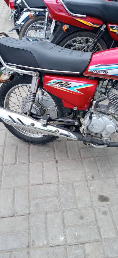 cG125
