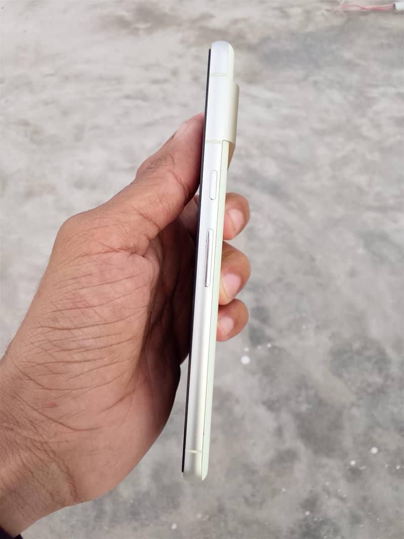 Google Pixel 7 4