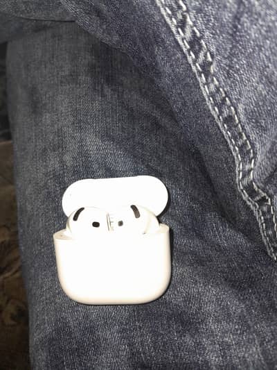 Apple Airpods 4 used