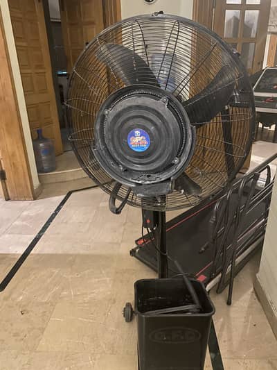 Pedestal Fan Water Spray