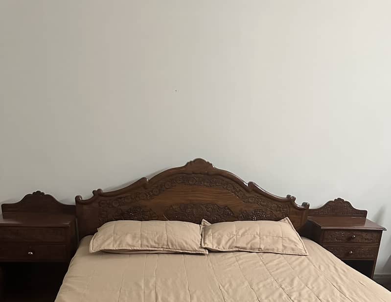 Solid wooden bed set 0
