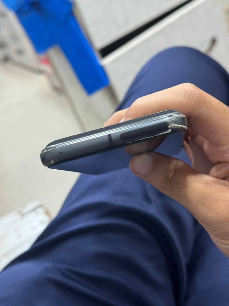 Google Pixel 8 4