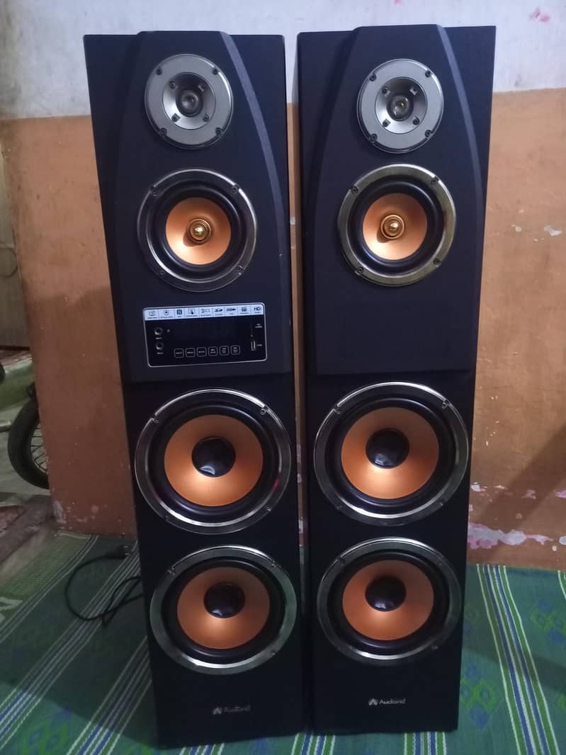 monster audionic Bluetooth speaker 0