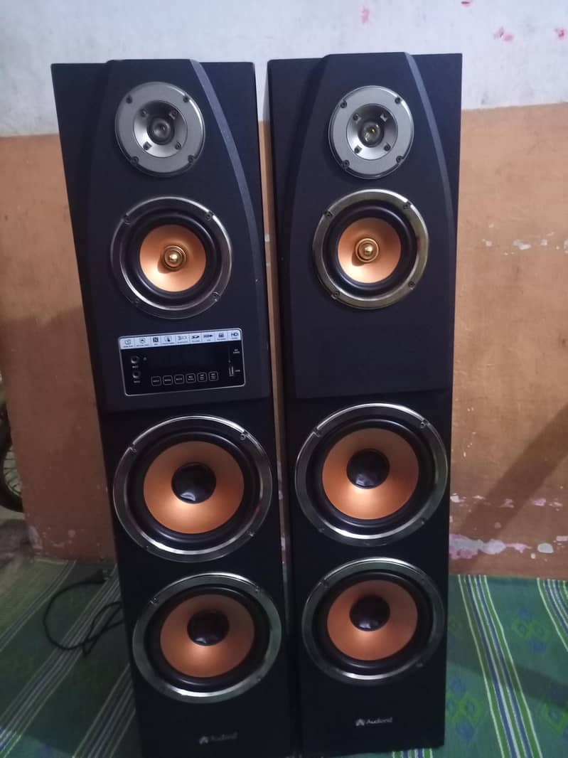 monster audionic Bluetooth speaker 1